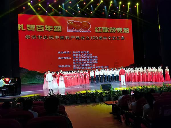有的红绿灯路口中央是黄实线怎么走游戏画面
